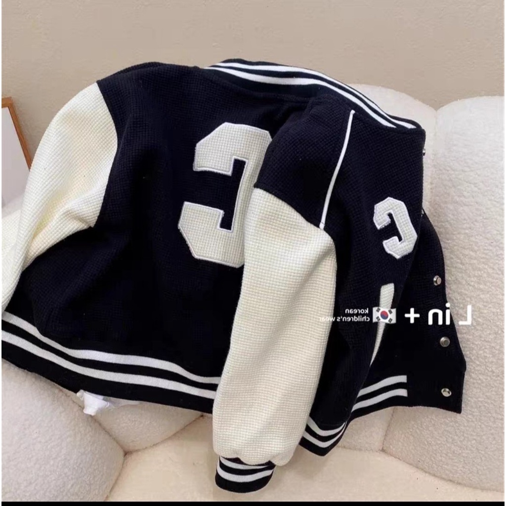 Áo khoác bé trai, bé gái, Áo khoác bomber chất dạ tổ ong 2 lớp thêu đắp chữ C màu xanh- màu đen cho bé