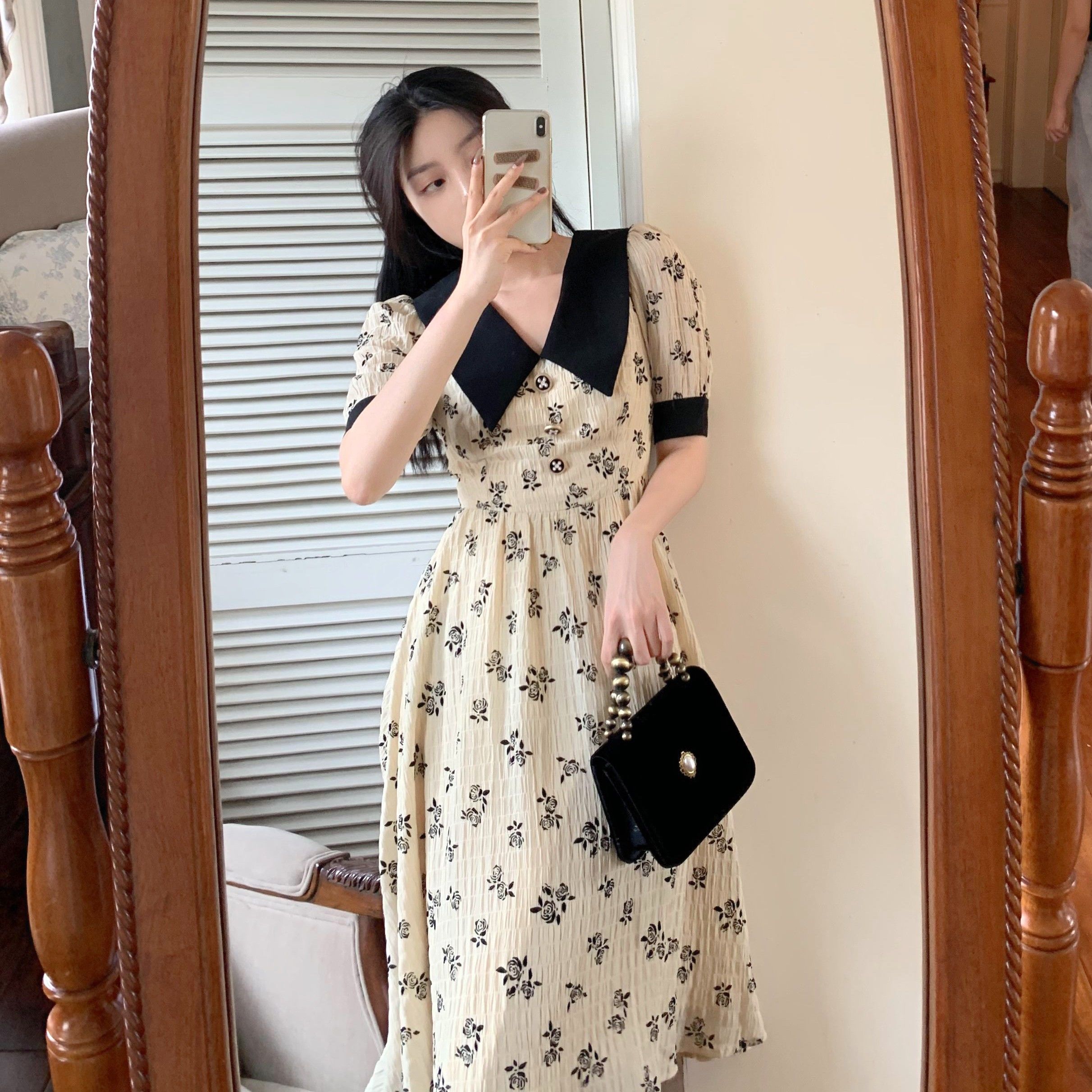 Đầm Nữ Tay Ngắn Cổ Chữ V Họa Tiết Hoa Thời Trang Quyến Rũ