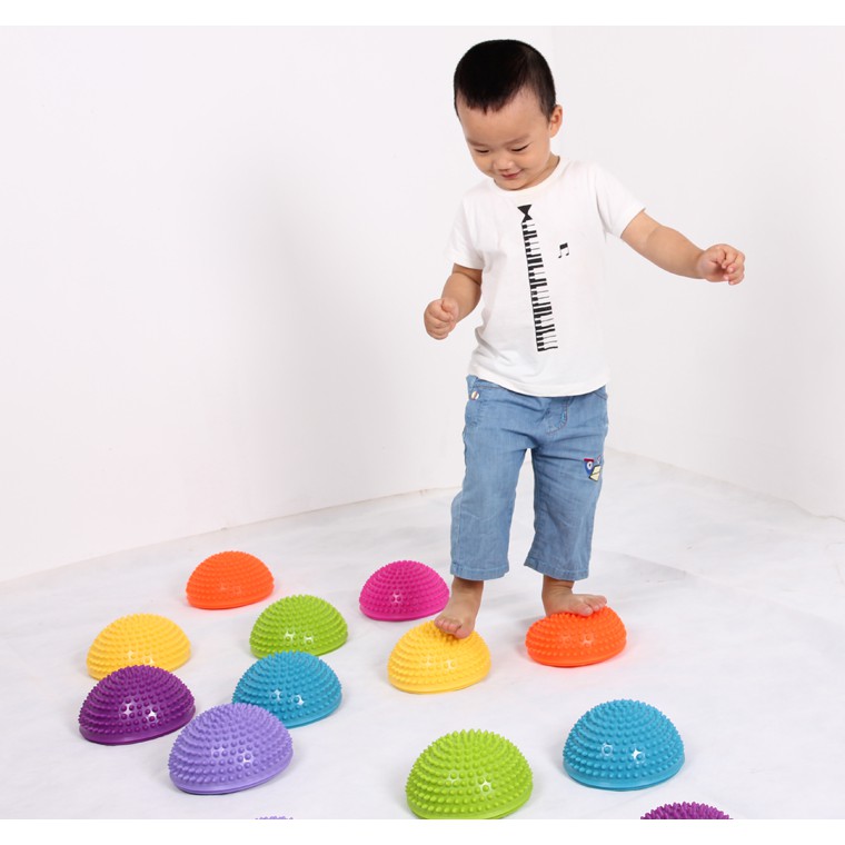 Cầu gai massage chân