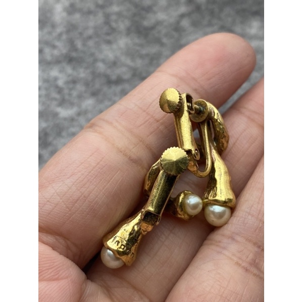 Bông tai kẹp vintage khắc hiệu thiết kế độc là đính trai thời trang