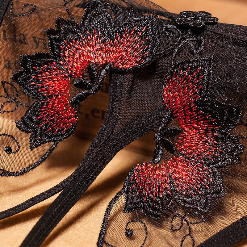 Quần lót nữ Sexy lọt khe  xẻ đáy họa tiết cánh hoa xuyên thấu YiOn Underwear QK04