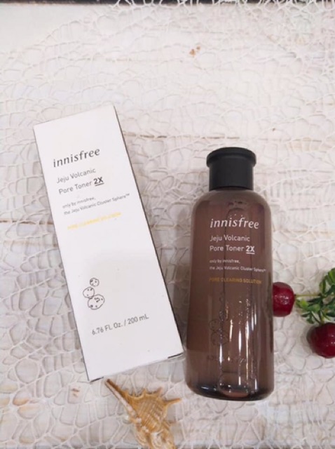 Nước hoa hồng chiết xuất tro núi lửa Jeju Volcanic Pore Toner Innisfree