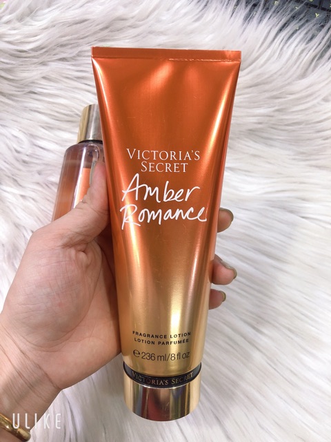 Combo Xịt thơm toàn thân 250ml + Sữa dưỡng thể 236ml VICTORIAS SECRET AMBER ROMANCE