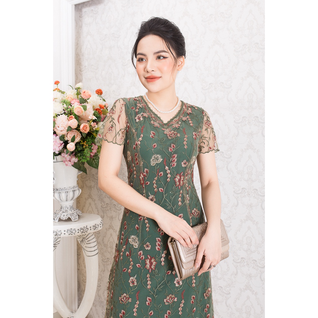 Đầm trung niên Ladyshop Đầm đi tiệc suông ren thêu cổ tim cao cấp TK689 | BigBuy360 - bigbuy360.vn