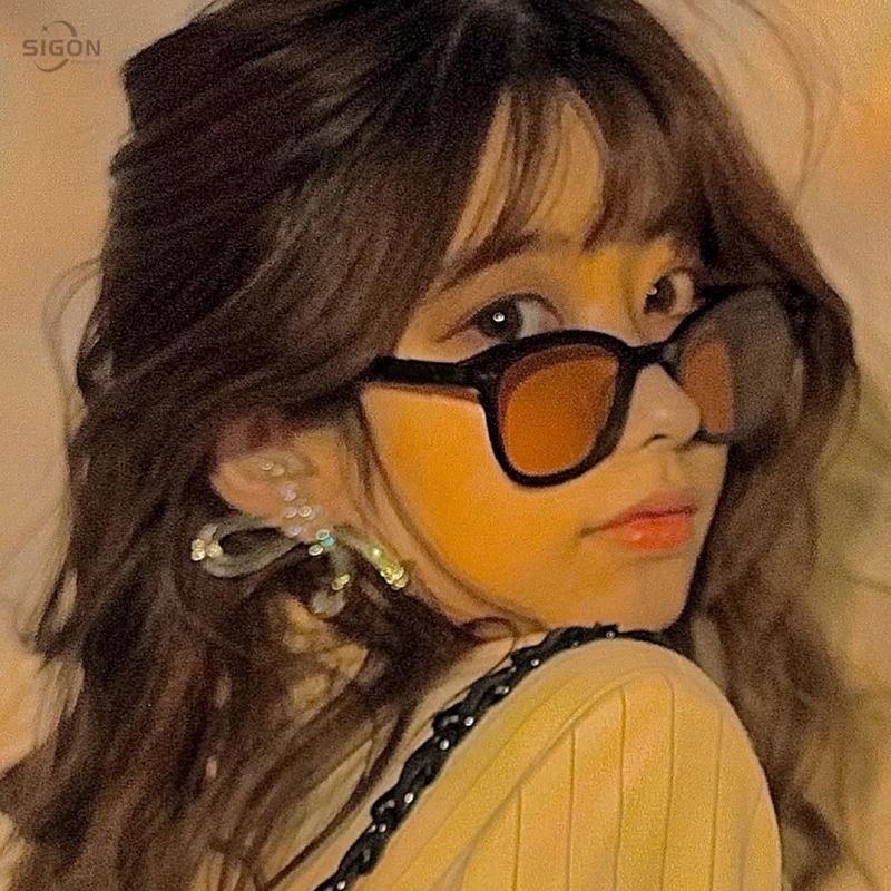 Kính mát gọng đen chống tia cực tím thời trang cho nam nữ