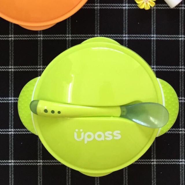 Bát chống đổ Upass kèm thìa báo nóng ăn dặm cho bé