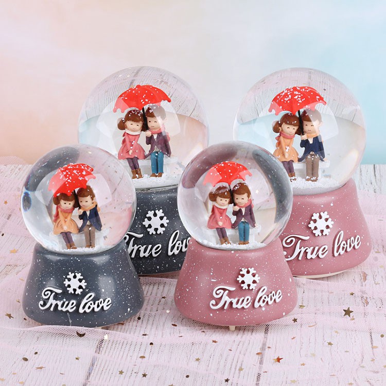 Quả Cầu Tuyết phát Nhạc có Đèn Tình yêu True Love (10*15cm)