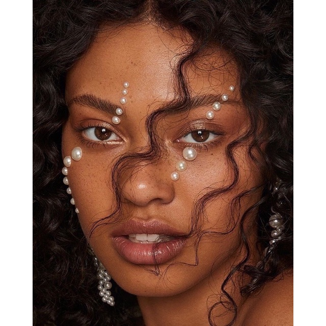 Đá trang điểm cho mặt/tóc/body