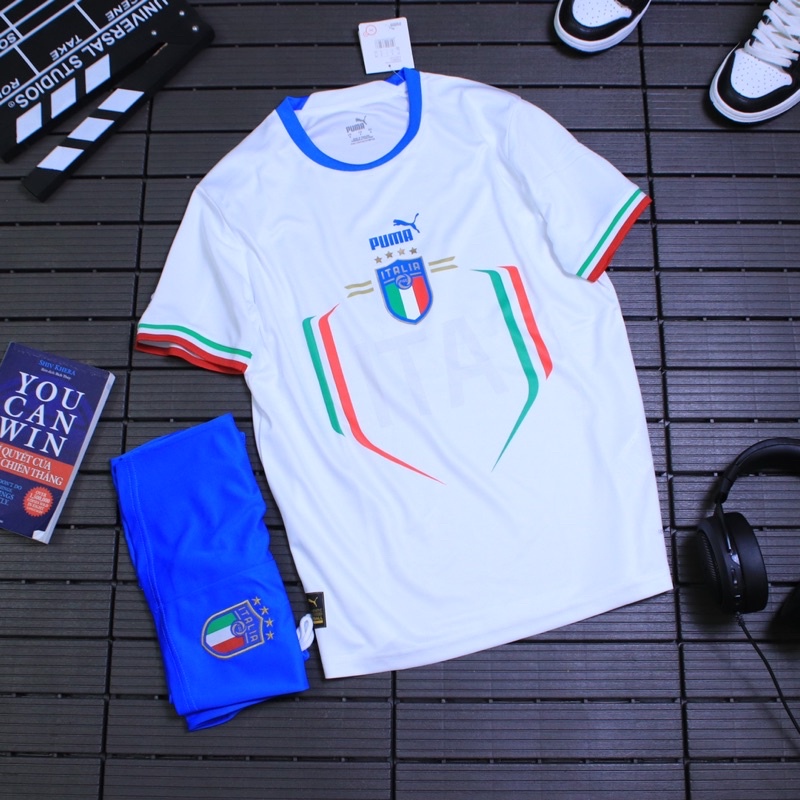 Bộ quần áo đá banh ĐT Italia màu trắng quần xanh mùa 22/23