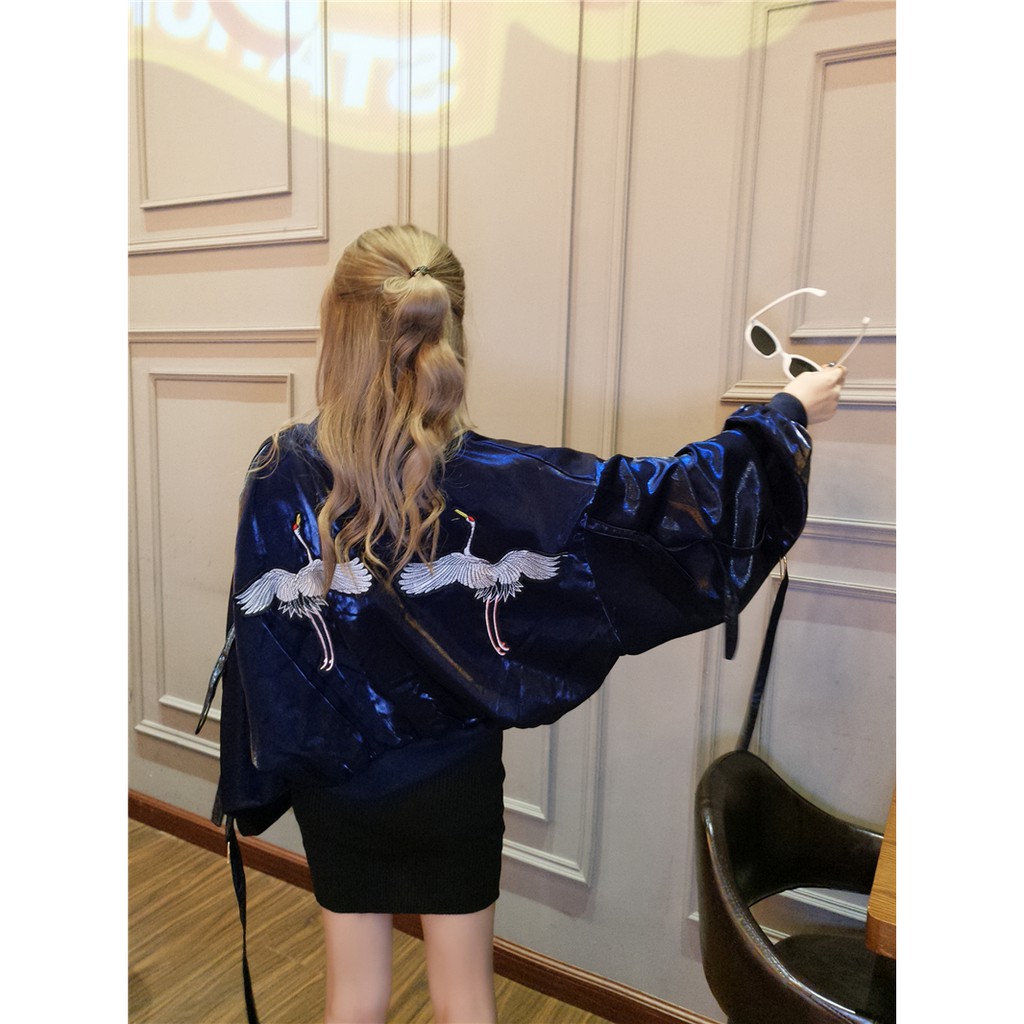 (HÀNG CÓ SẴN) Áo khoác bomber thêu hạc tay bồng | BigBuy360 - bigbuy360.vn