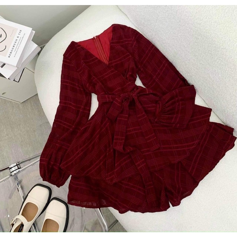 Jumpsuits đỏ dài tay vải cotton xước có dây buộc nơ eo