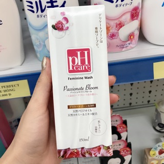 Dung dịch vệ sinh phụ nữ PH Care Nhật Bản