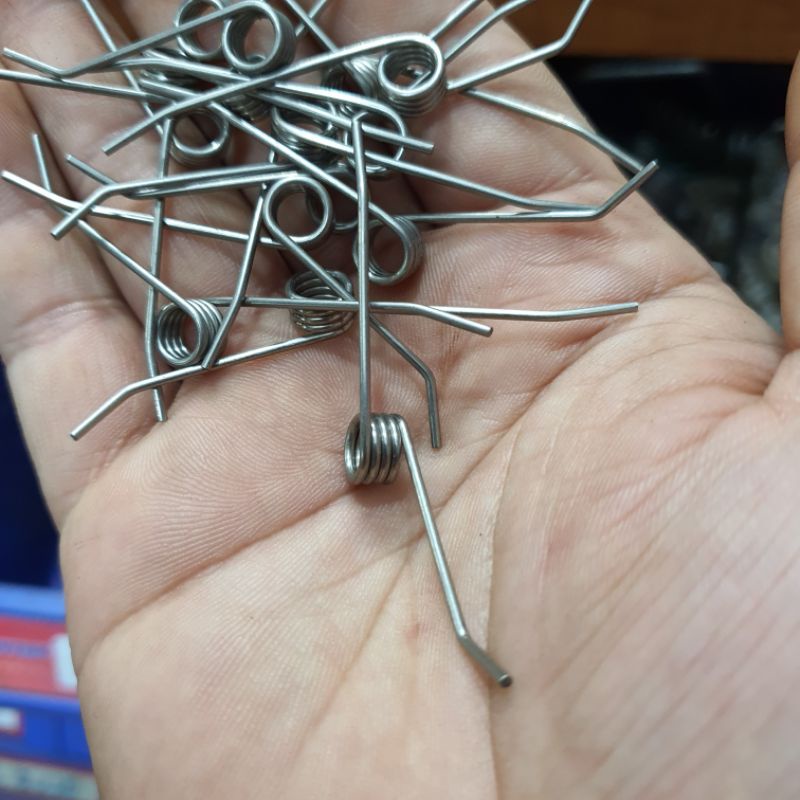 Lò xo bật inox