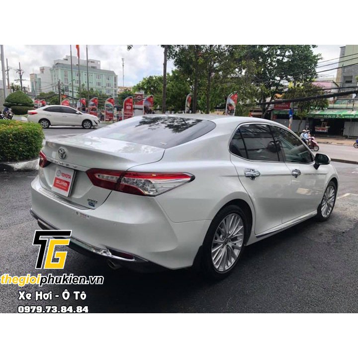 Ốp cản sau dành cho xe Toyota Camry 2019-2021 - mạ Crom cao cấp