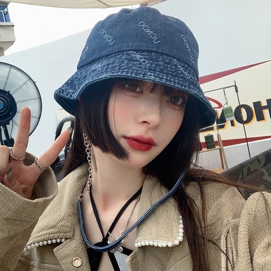 Nón Bucket Phối Dây Xích Dài In Chữ Phong Cách Cao Bồi Nhật Bản Thời Trang Xuân Thu Cá Tính Cho Nữ