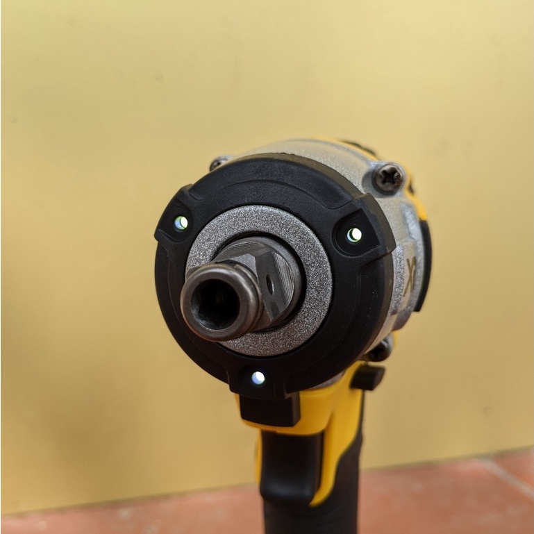 Máy siết bulong DEWAlLT DCF887 20V Không chổi than, hàng loại 1 pin tốt sử dụng liên tục 4-5 tiếng