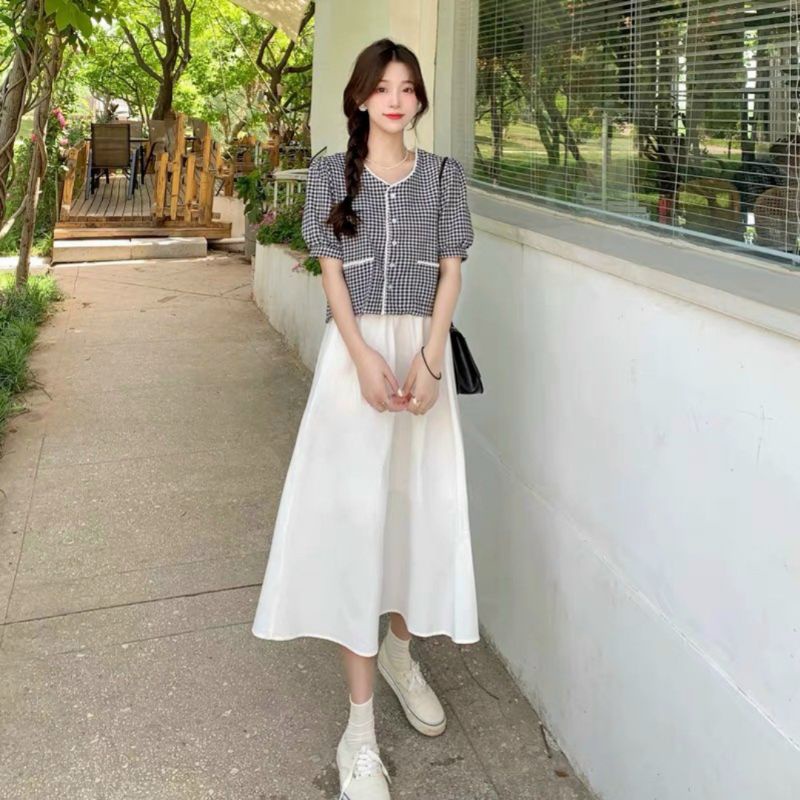set áo cổ v kẻ đen chân váy xòe ulzzang