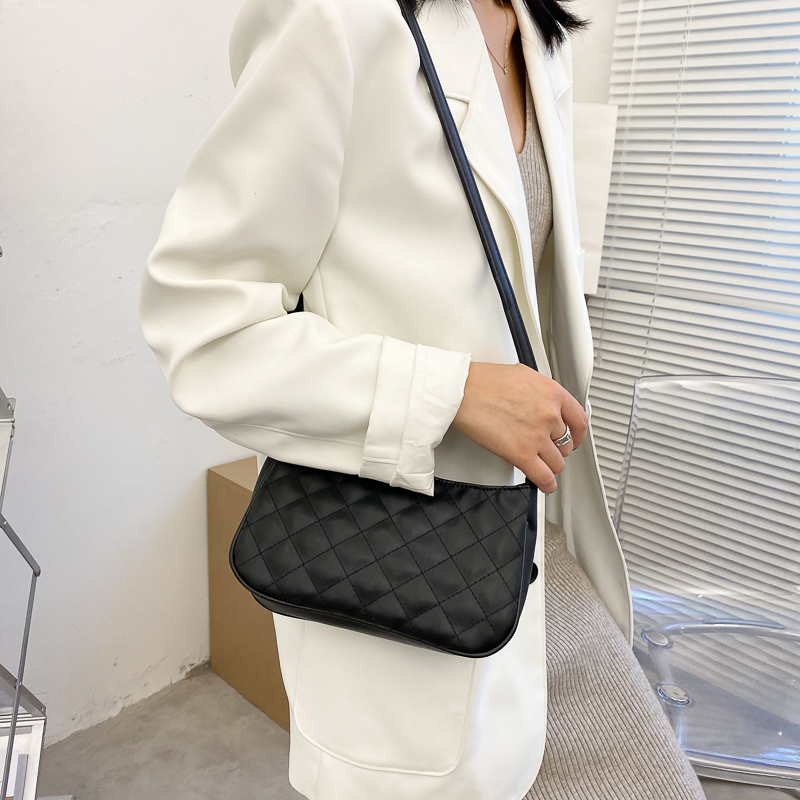 Túi xách đeo chéo thời trang dành cho nữ IELGY