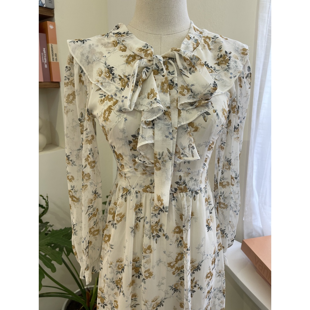 Váy đầm nữ tơ hoa dáng suông dài tay bo chun cổ bèo Flane màu be YAME