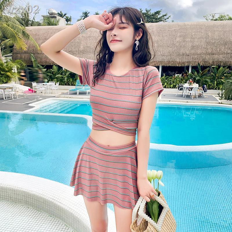 Áo tắm nữ sinh bảo thủ che bụng thể thao hai mảnh xẻ tà suối nước nóng | BigBuy360 - bigbuy360.vn