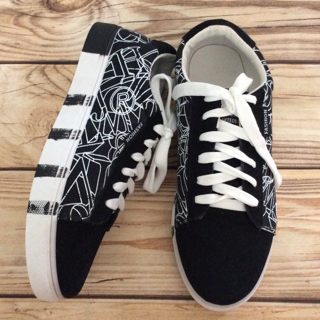 Giày sneakers nam nữ hot