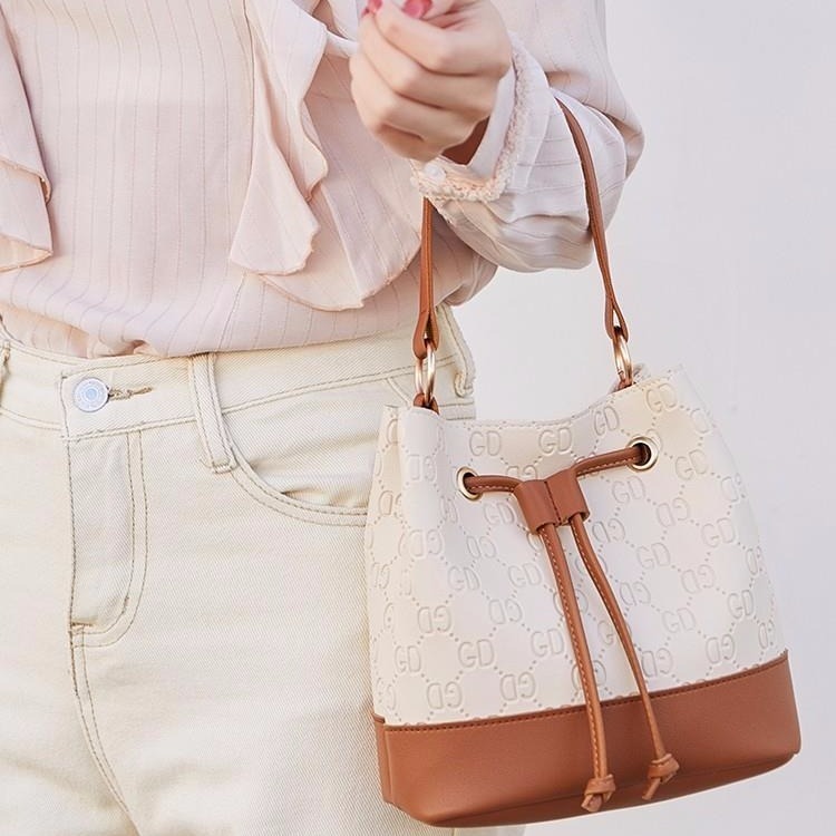 Simple Design Bucket Bag (M225)