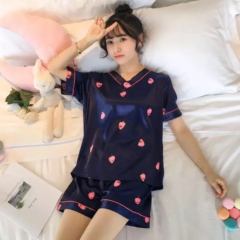 【SUGE】pijama lụa cộc tay quần dài Bộ Đồ Ngủ Tay Ngắn Cổ Chữ Trang Mùa Hè Cho Nữ Bộ Đồ Ngủ Nữ Mùa Hè Hàng