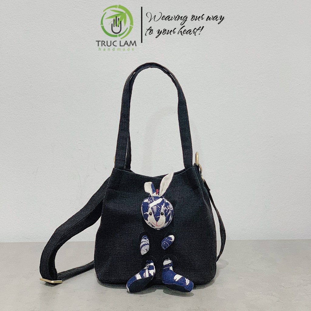 Túi Xách Tay Đeo Chéo Vải Gai Mỏng Gắn Thú Nhồi Bông - Trúc Lâm Handmade