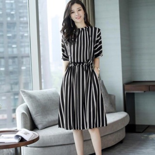 Đầm xoè sọc đen trắng eo dây rút vừa nhẹ nhàng vừa thanh lịch