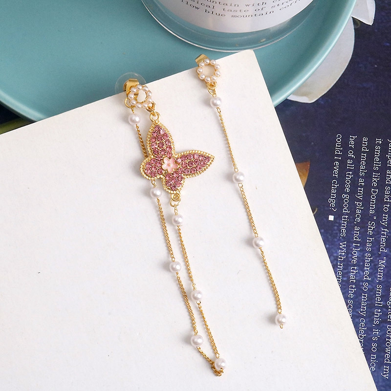 Khuyên tai Joker hình bướm đính ngọc trai giả tua rua không đối xứng khí chất cao cấp thời trang