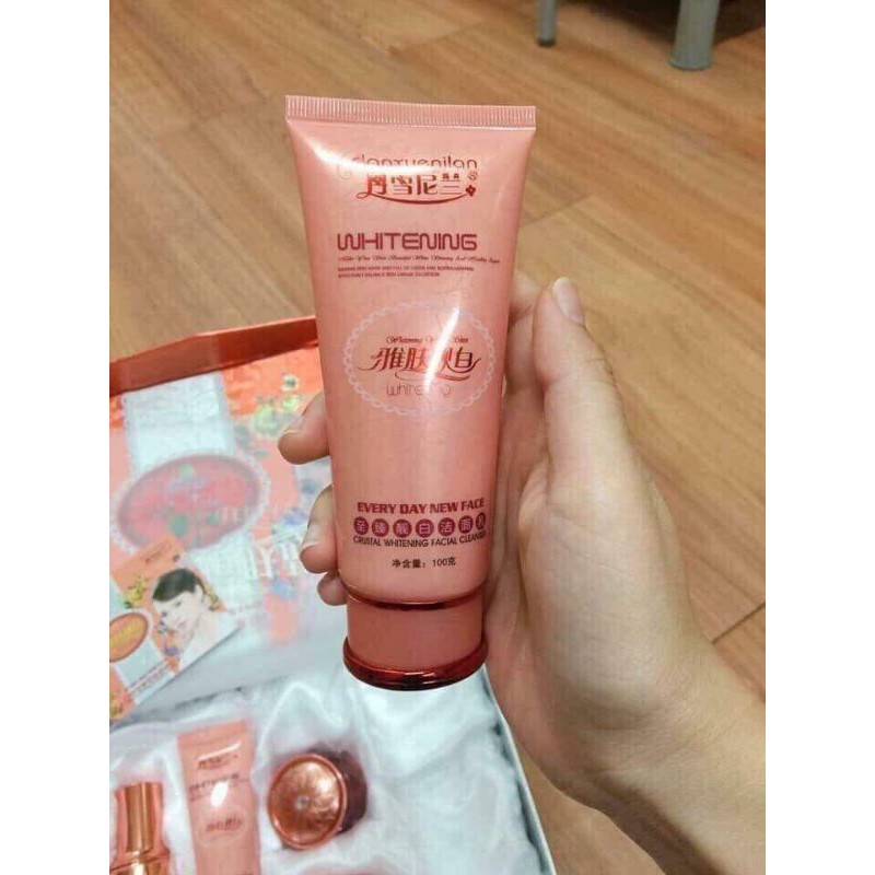 Sữa rửa mặt trắng da, sạch nhờn Hoàng Cung cam chính hãng Danxuenilan