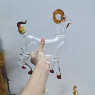 Vỏ chai thủy tinh hình con Dê