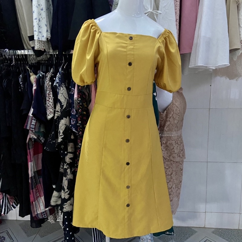 ĐẦM DÁNG SUÔNG ĐÍNH NÚT CỔ VUÔNG(Có thể trể vai được) Giá Ưu đãi