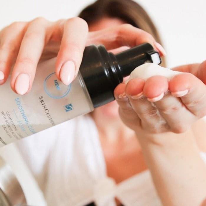 Sữa Rửa Mặt Dạng Bọt Skinceuticals Soothing Cleanser Foam Giúp Làm Sạch Dịu Nhẹ Và Làm Mềm Mịn Da 150ml