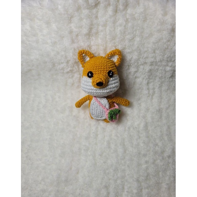 THÚ BÔNG BẰNG LEN HANDMADE, SHIBA ĐEO TÚI DÂU TÂY
