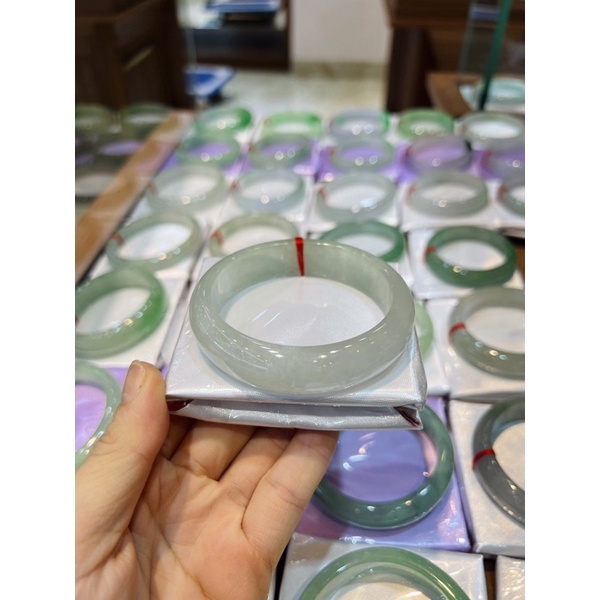 Vòng đeo tay bản liền ngọc cẩm thach phi thuý loại đẹp