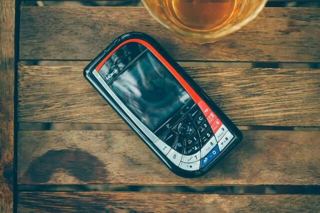 Điện Thoại Nokia 7610 chiếc lá lớn Huyền thoại