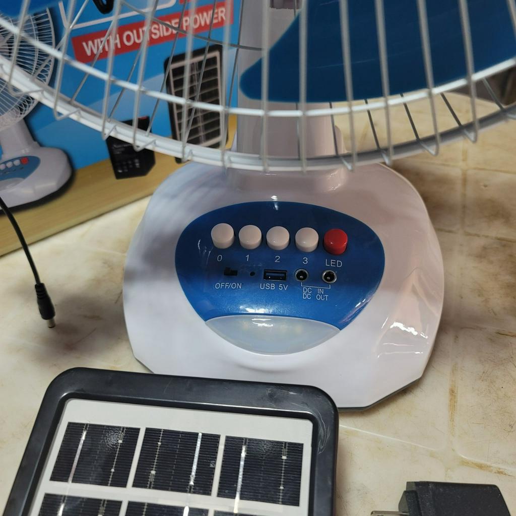 Quạt Tích Điện Để Bàn 12 Inc Vừa Sạc Bằng Năng Lượng Mặt Trời Vừa Sạc Bằng Điện Lưới Tặng Kèm 2 Bóng Đèn