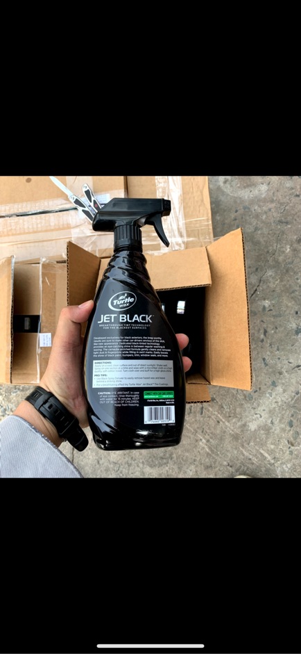 Xịt bóng nhanh sơn xe màu đen Turtle Wax 680ml