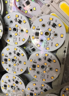 Led miếng 7w điện 220v bản nhỏ