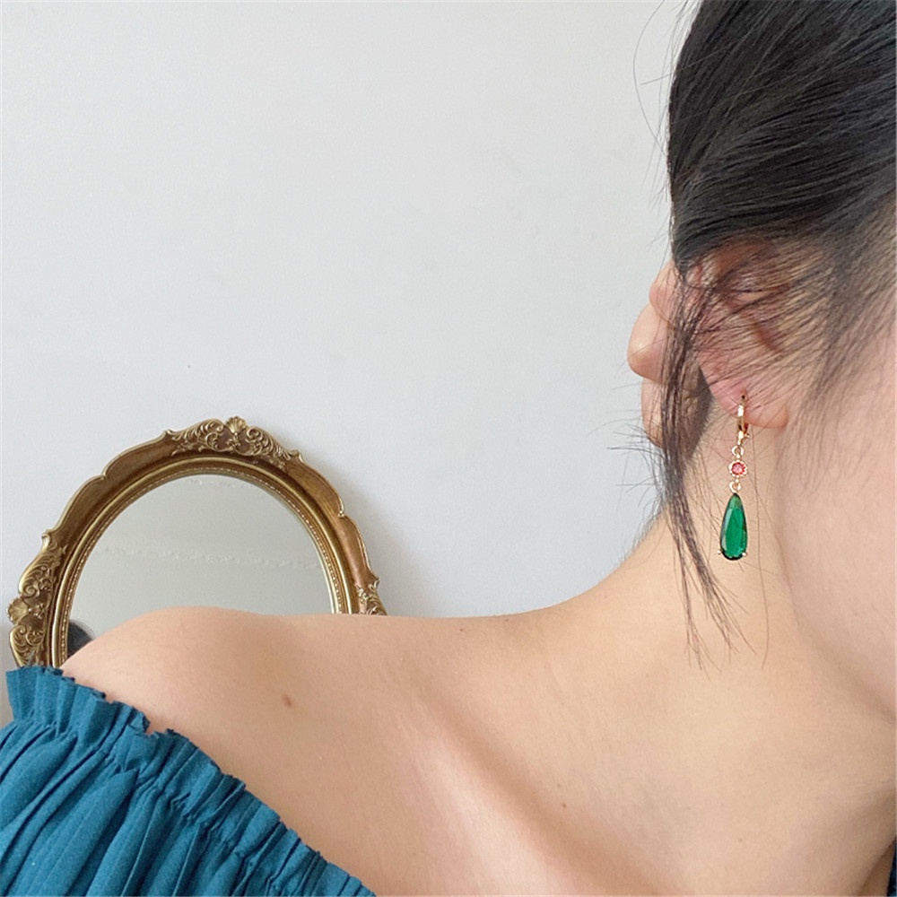 Khuyên Tai Ngọc Lục Bảo Phổ Biến Mới