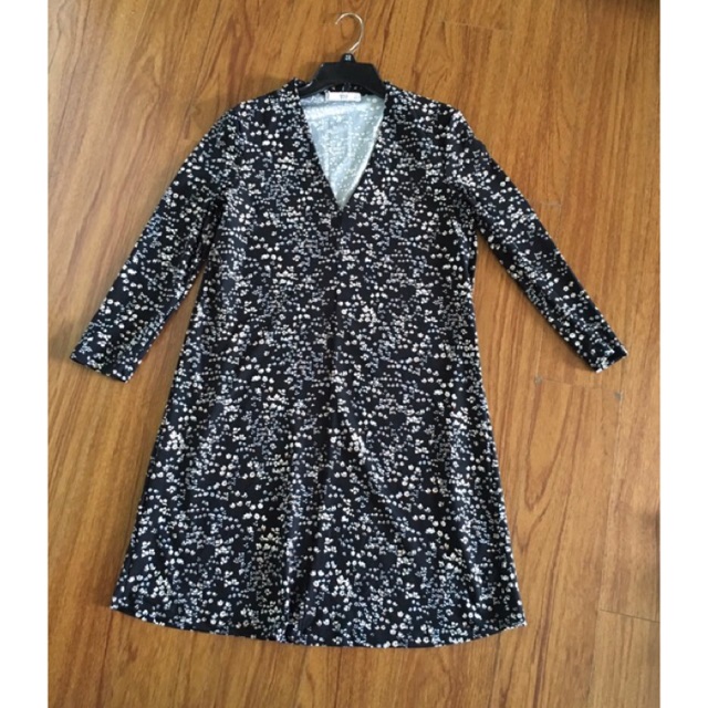 Đầm MNGO suông cổ V tay lỡ xuất dư (2 màu) | BigBuy360 - bigbuy360.vn