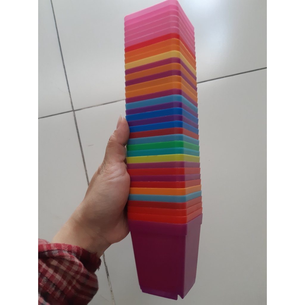 Chậu nhựa vuông trồng sen đá, cây xương rồng, cây mini ,kích thước 7x7cm, đủ màu, có khay