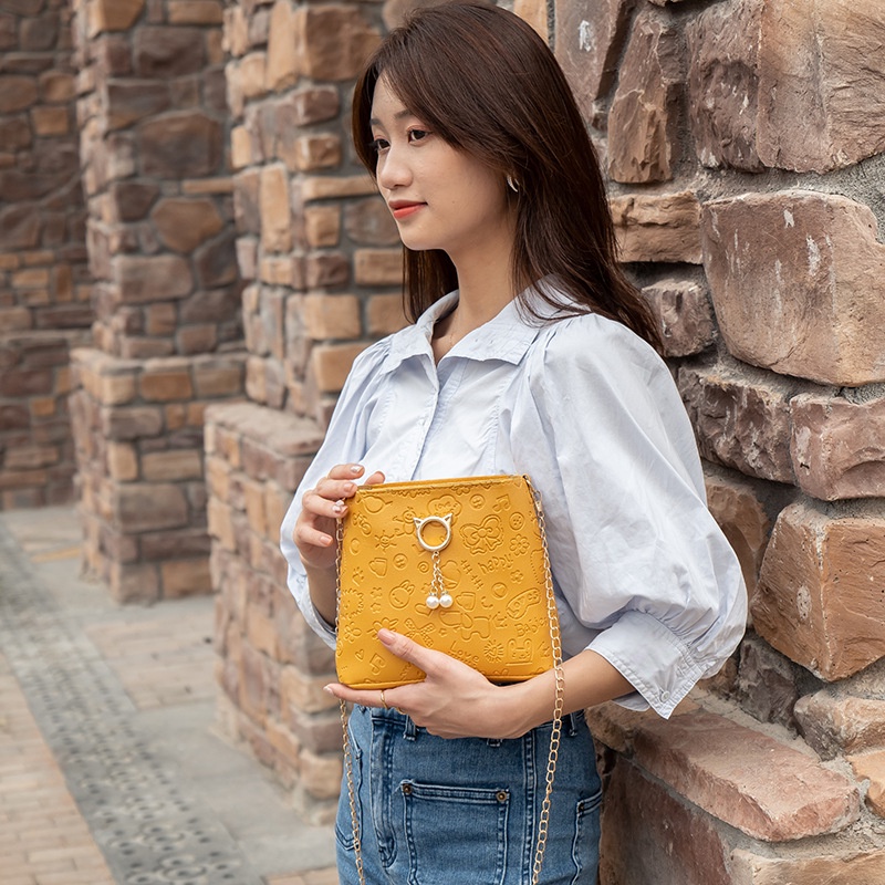 Túi Xách Bucket Cỡ Lớn Đính Ngọc Trai Phối Dây Xích Thời Trang