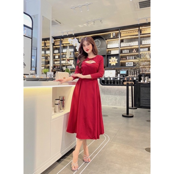 ĐẦM ĐỎ KHOÉT NGỰC XOẮN