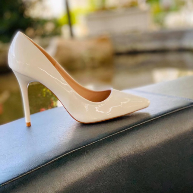 Giày cao gót bít mũi đế đỏ đi tiệc