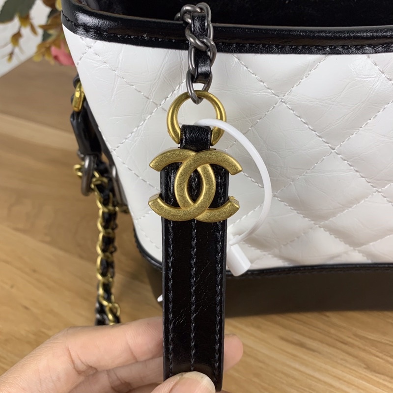 Túi xách Chanel Gabrielle màu trắng size 20cm