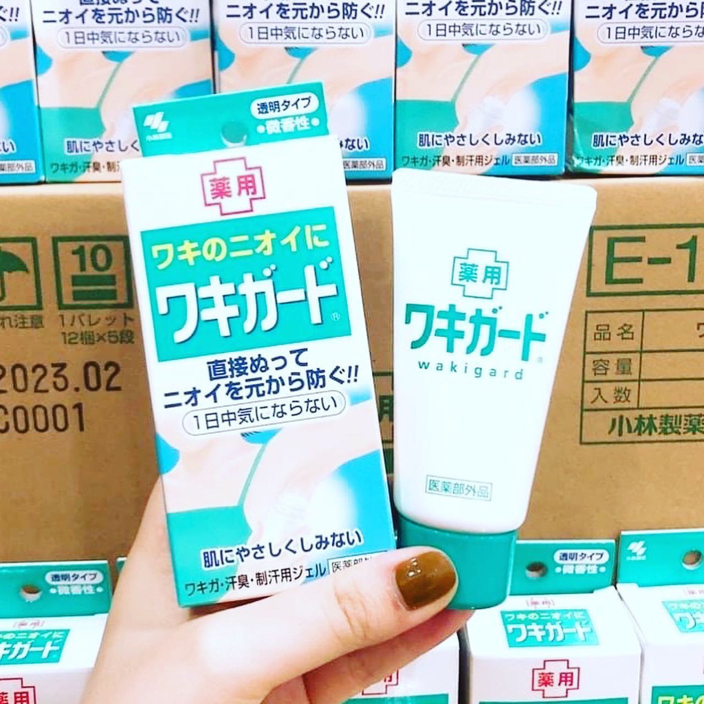 Lăn Khử Mùi Kobayashi Dạng Gel Trong Suốt Nhật Bản 50g