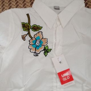 Sơ mi cộc tay thêu hoa UNI