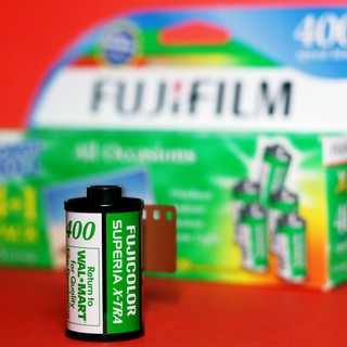 Film chụp ảnh outdate Fujicolor Superia X-tra 400 (Walmart)
